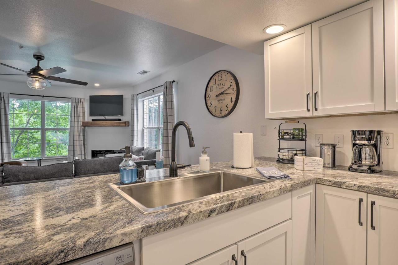 Branson Lakefront Condo With Sunroom And Lake Views! Exteriör bild